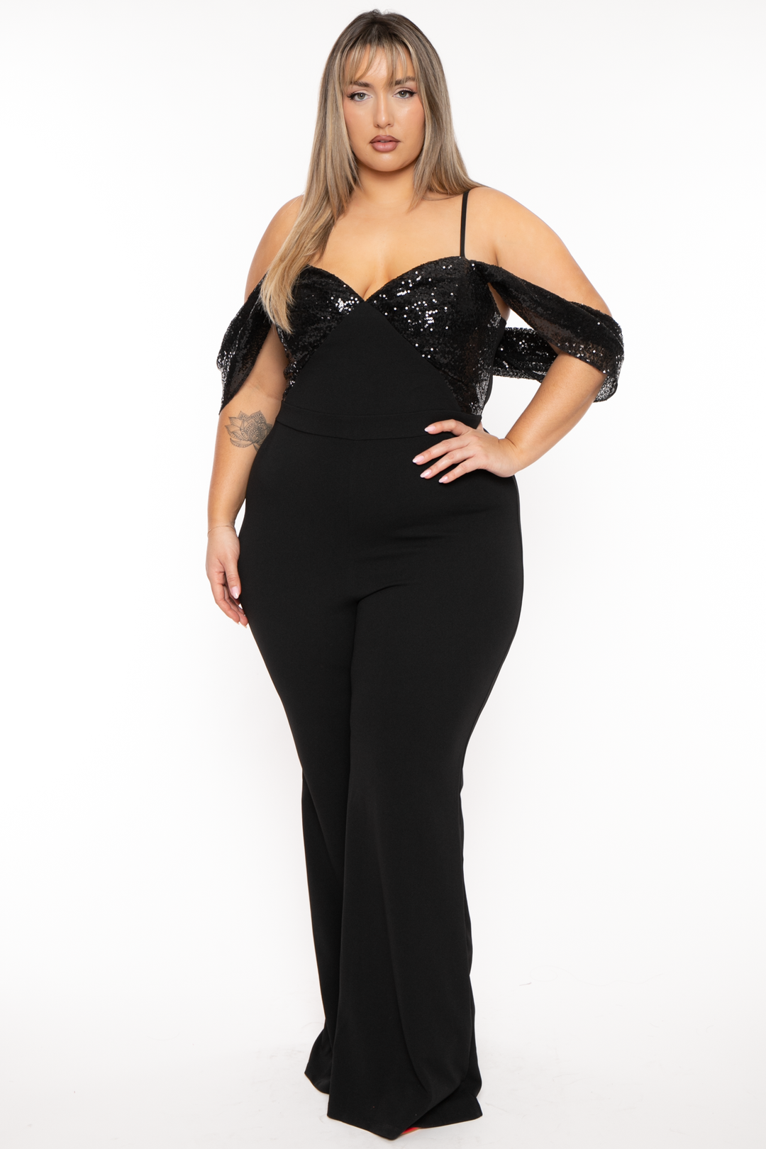 Curvy Sense - 🖤🖤🖤 The perfect bodysuit for your adventures..  @awholenewworldwithjazzy 👄💃🏾🔥 Shop our LACE INSET CUTOUT BODYSUIT &  save 40% with discount code SUN40 🌞 #curvysense #curvysensedoll  #plussizefashion #curvygirl #curvystyle