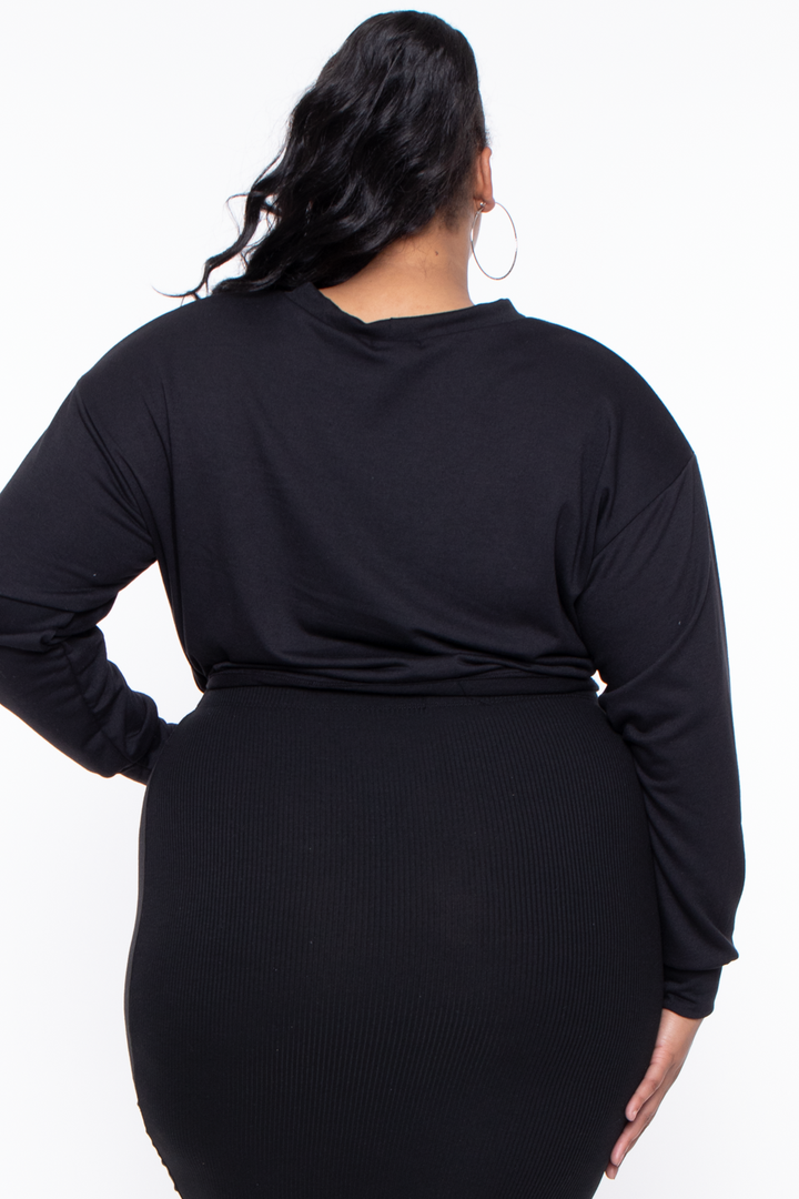 Curvy Sense Sweaters & Cardigans Plus Size Essential Cropped Pullover Sweatshirt - Black
