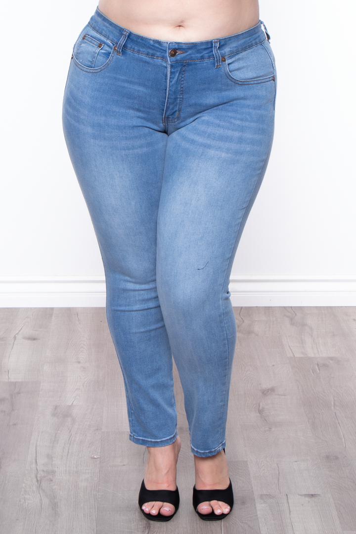 Plus Size Basic Skinny Jean - Light Wash - Curvy Sense