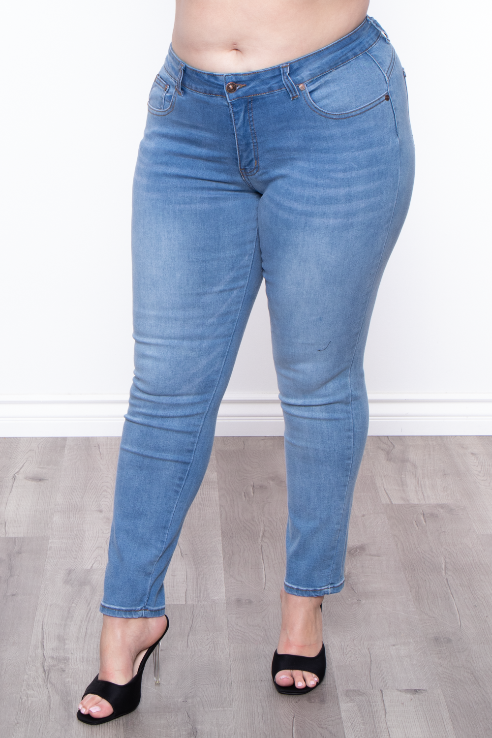 Plus Size Basic Skinny Jean - Light Wash - Curvy Sense